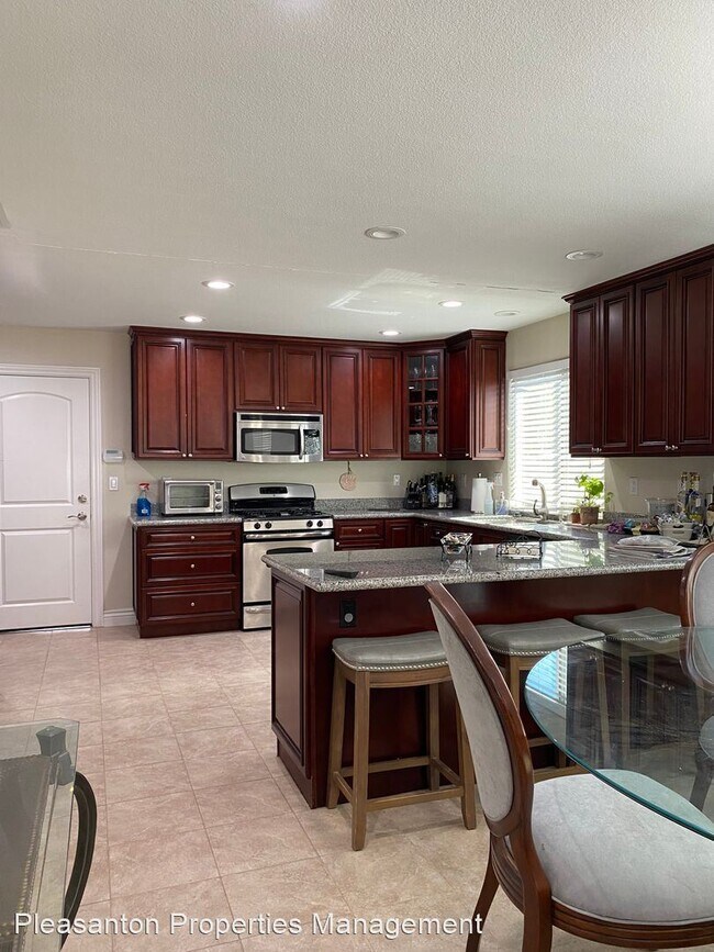 Building Photo - 3 br, 2 bath House - 430 Olivina Ave