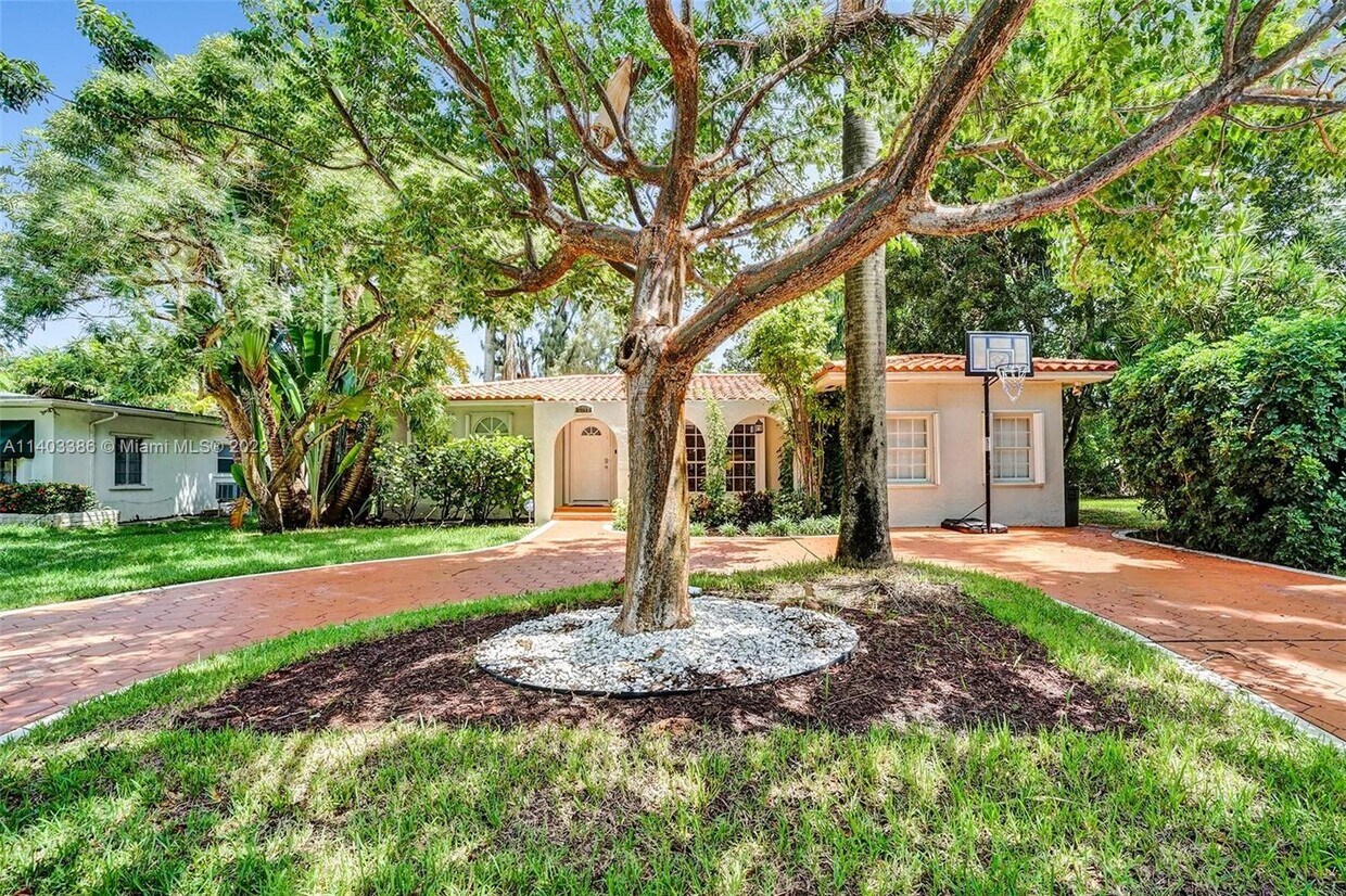 7711 Coquina Dr, North Bay Village, FL 33141 House for Rent in North Bay Village, FL