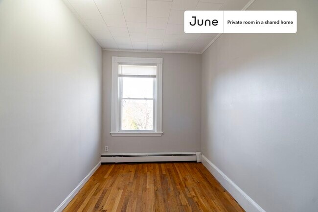 Building Photo - Room in Shared 4 bed/1 bath home