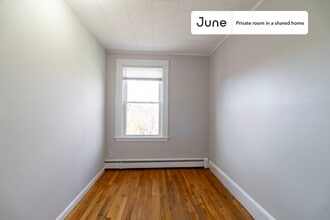 Building Photo - Room in Shared 4 bed/1 bath home