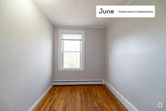 Building Photo - Private bedroom in 4 bed/1 bath Home