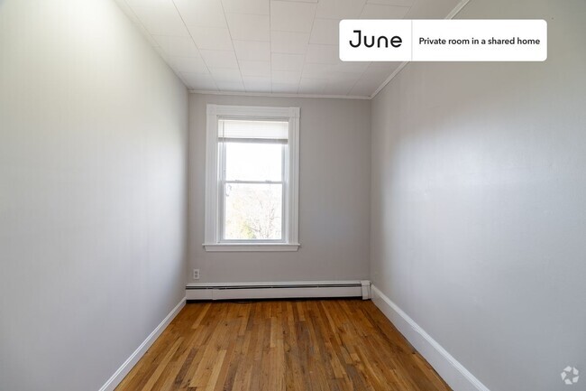 Building Photo - Private bedroom in 4 bed/1 bath Home