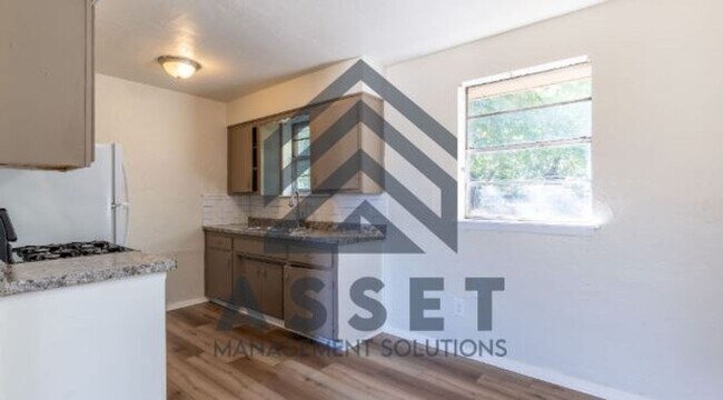 Foto del edificio - Charming 4-Bedroom Home with Fresh Updates in Midwest City