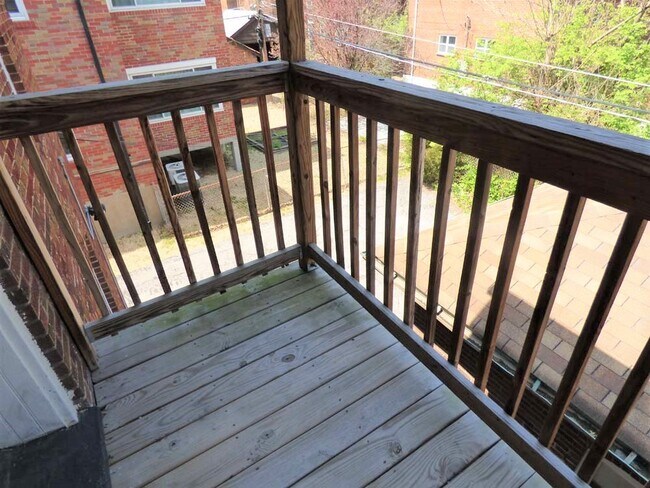 Balcony - 7211 Tulane Ave