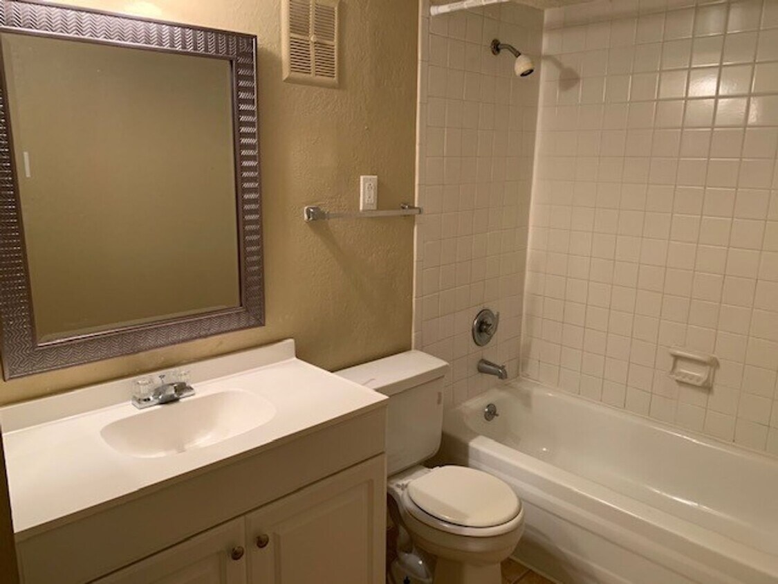 Foto del edificio - 1BD/1BA Townhouse located on the Germantow...