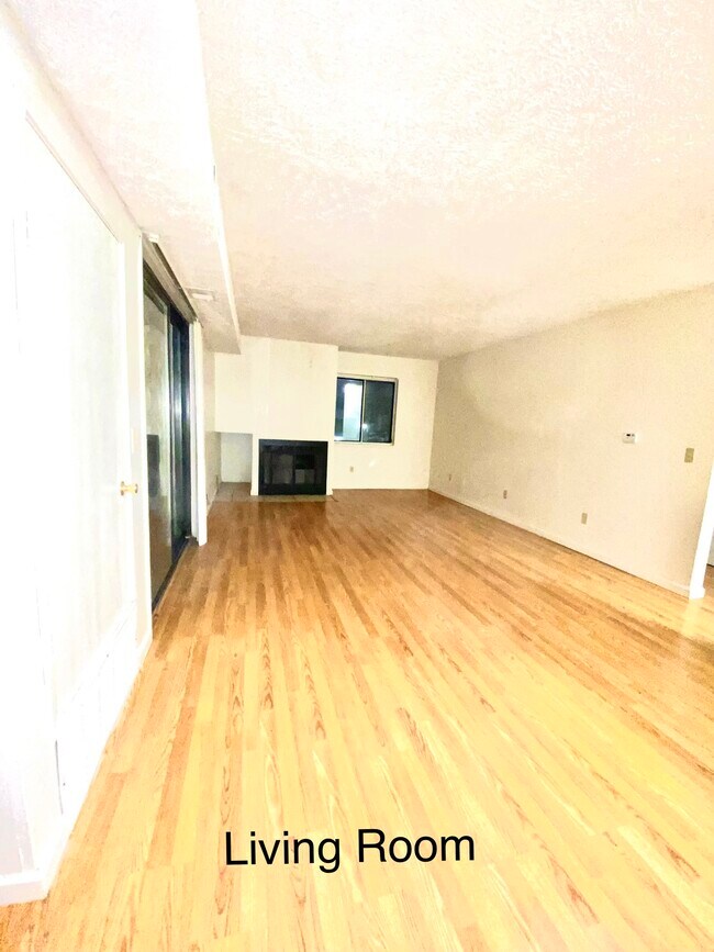 Building Photo - 1815 W Shore Dr