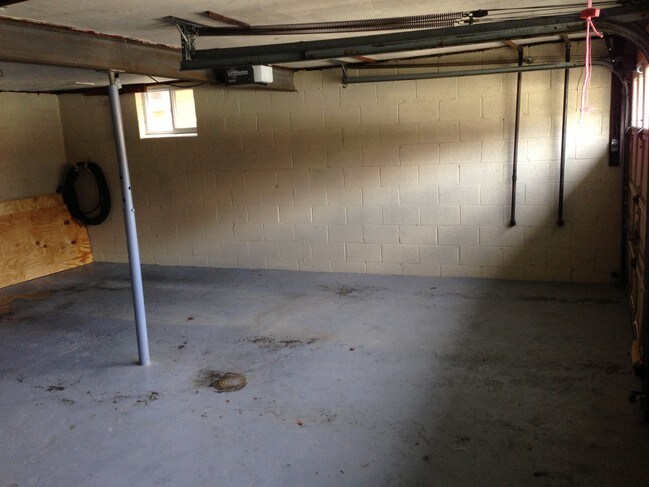 Garage - 208 Marion Ave