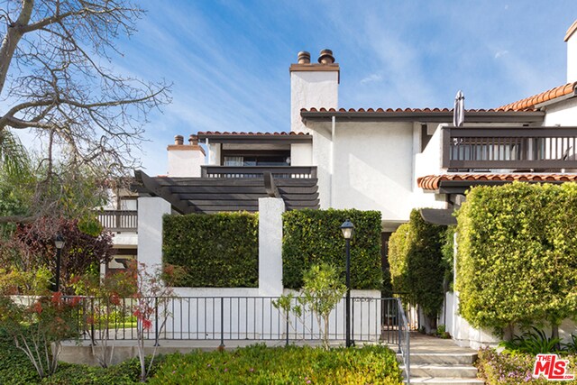 Primary Photo - 1549 Palisades Dr