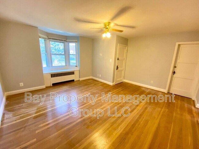 Foto del edificio - 6125 Parkway Dr