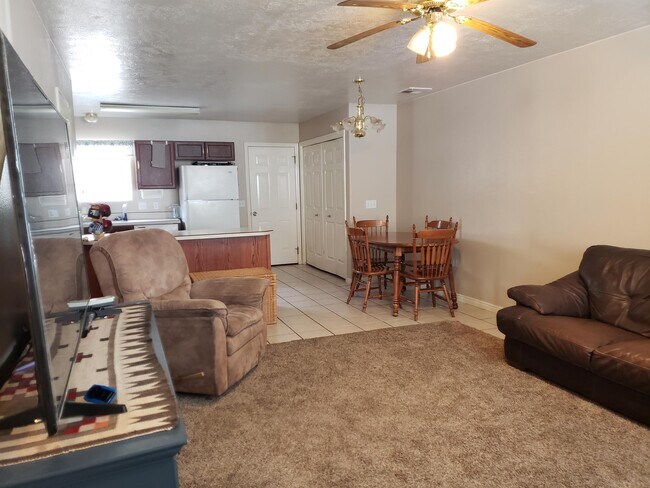 Building Photo - 125 E 570 S