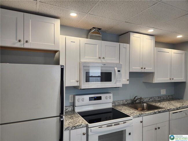 Building Photo - 2325 Washington Ave