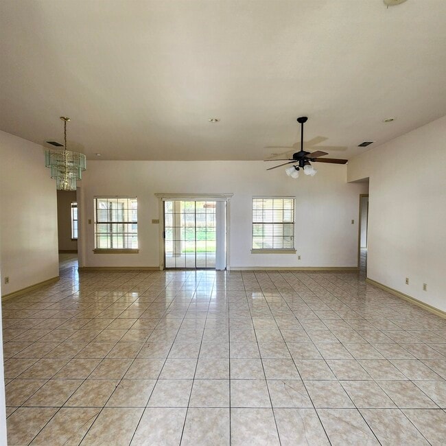 Foto del edificio - 8505 Ficus Cir