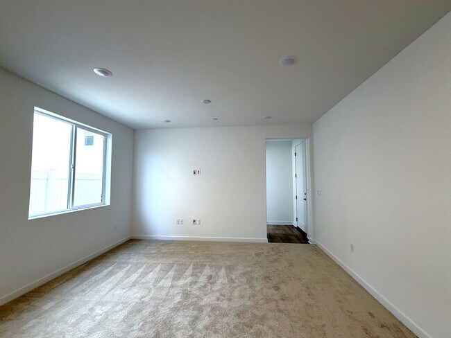 Foto del edificio - Brand New Construction in River Terrace Development!