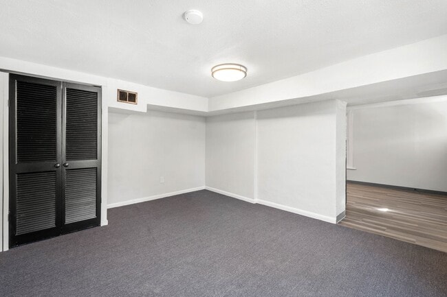 Building Photo - 133 Glenmore Ave