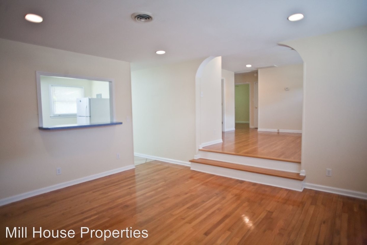 Primary Photo - 611 Hillsborough St