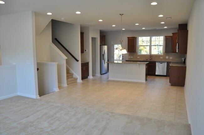 Building Photo - 1422 Salem Creek Dr