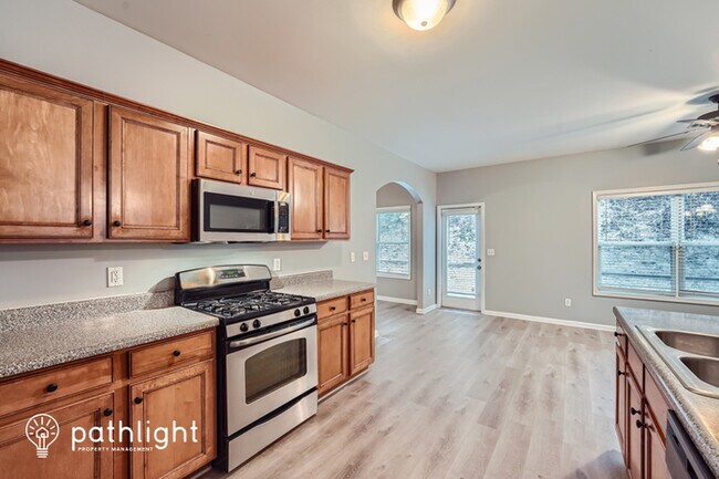 Building Photo - 293 Holbrook Dr, Dallas, GA, 30132