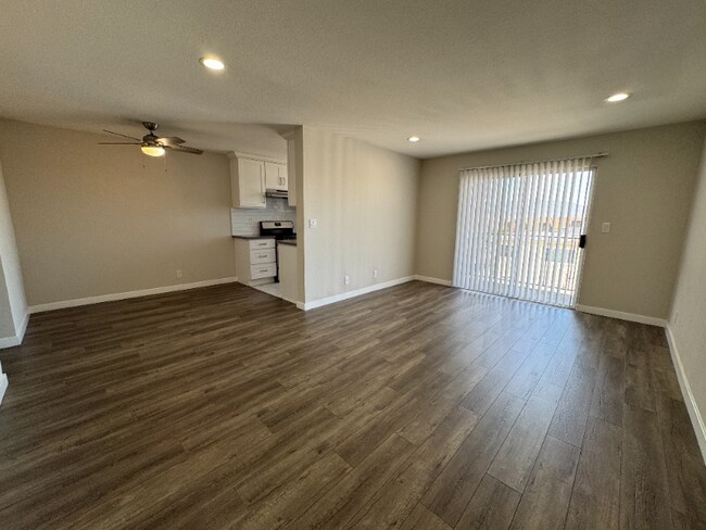 Foto del edificio - 700 E Cedar Ave