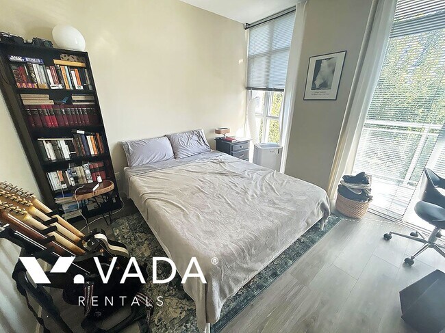 Photo du bâtiment - King Edward Village 1 Bedroom Apartment Re...