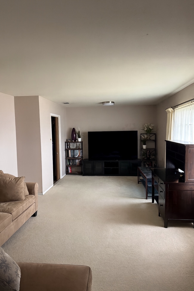 Building Photo - 406 Greycliff Dr