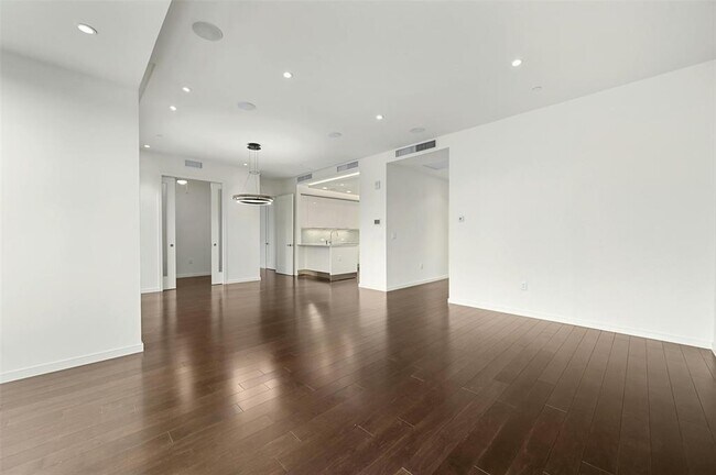 Foto del edificio - 200 N Congress Ave