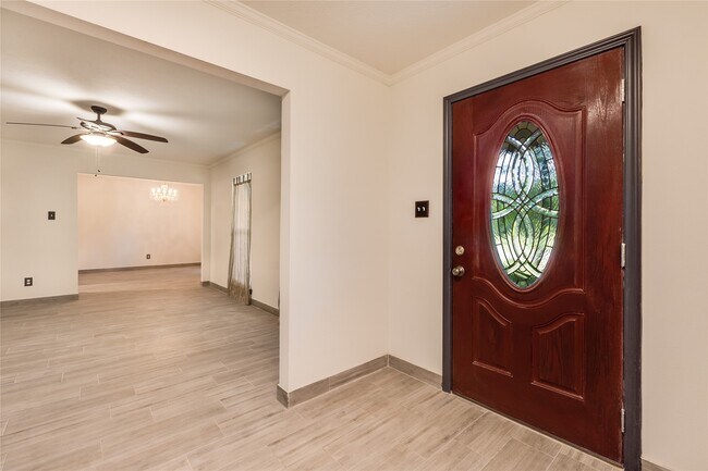 Foto del edificio - 2004 Sleepy Hollow Dr