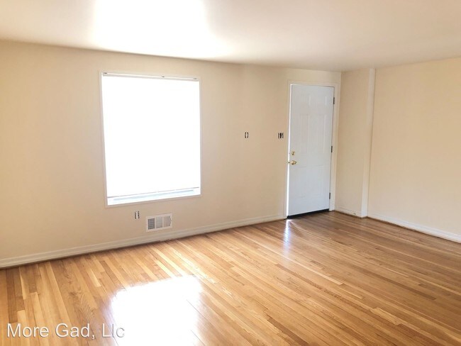 Building Photo - 3 br, 1 bath House - 1043 Foxridge Ln