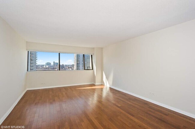Building Photo - 1415 N Dearborn St