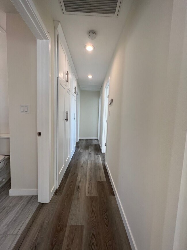 Building Photo - Renovated 3BD/2BA - Please view 360 VIRTUA...
