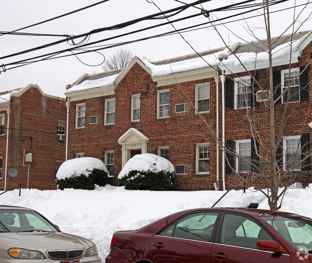 Foto del edificio - 2229 40th Pl NW