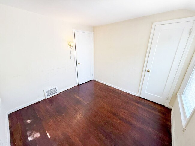 Foto del edificio - 2 BED 1 BATH BEAUTIFUL SINGLE FAMILY HOME