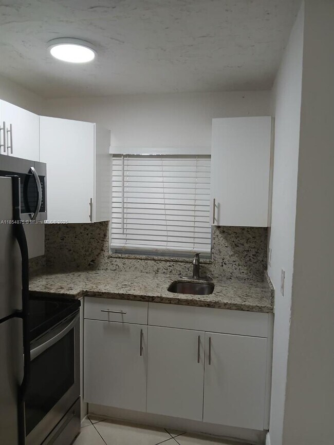 Foto del edificio - 2910 NW 6th Ct