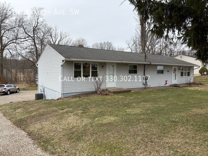Primary Photo - 2 Bedroom 1 Bathroom Duplex for rent