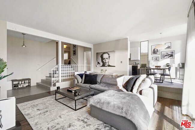 Foto del edificio - 18065 Coastline Dr