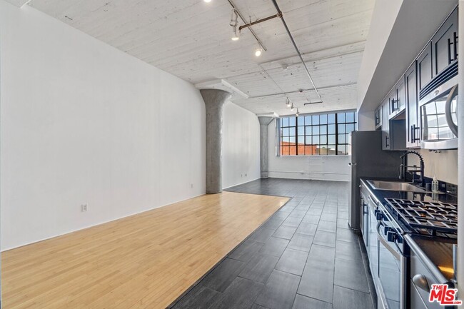 Building Photo - 420 San Pedro St