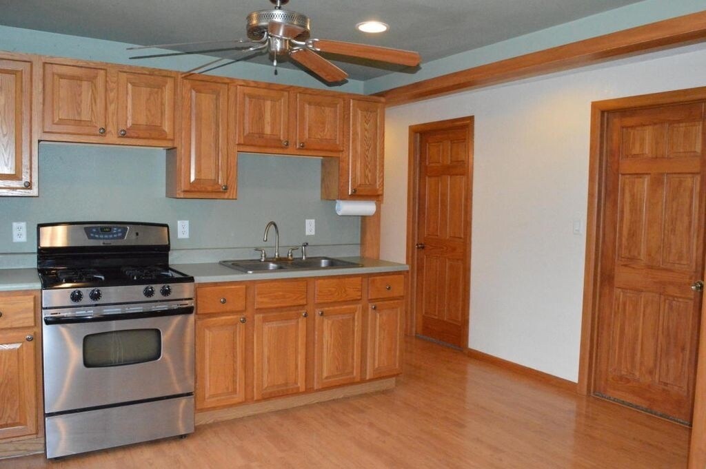 Primary Photo - Stunning West Allis 2br upper un