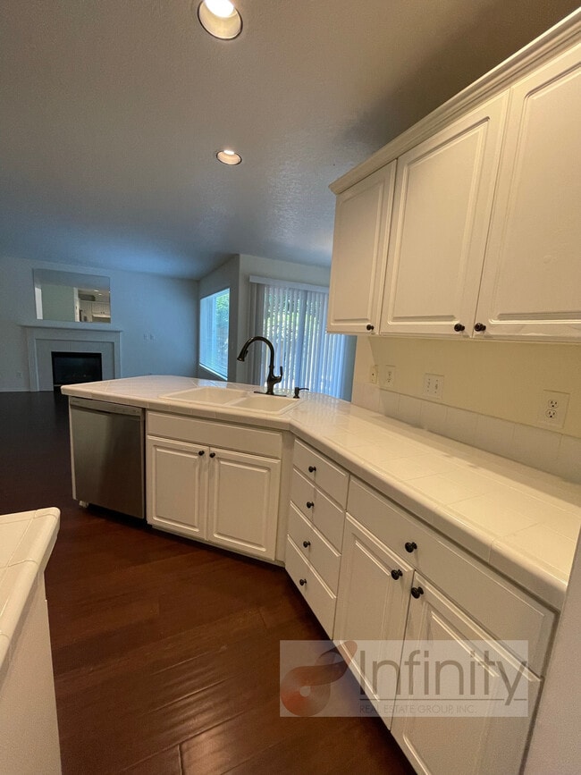 Building Photo - 23984 SW Shady Grove Dr