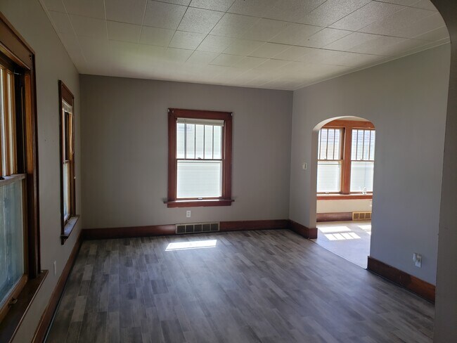 Building Photo - 1837 W 8th St