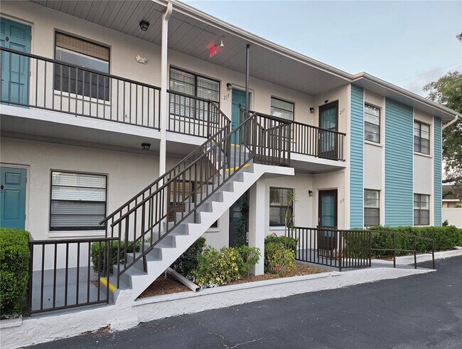 Foto del edificio - 5925 Terrace Park Dr N