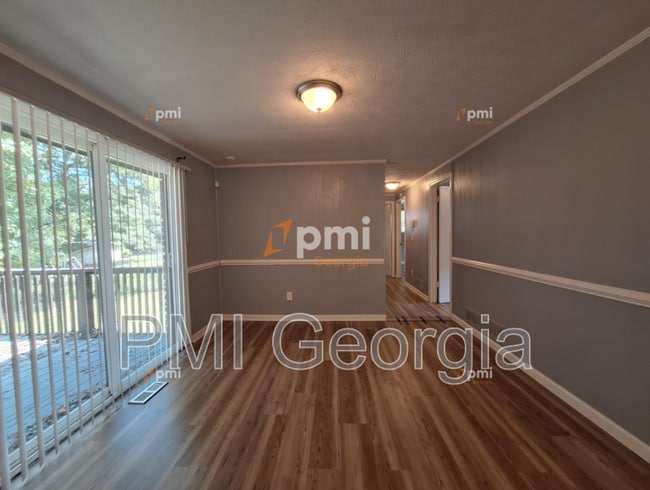 Building Photo - 6139 Lullwater Dr