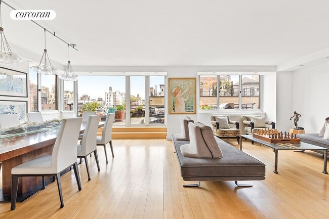 Building Photo - 45 W 67th St