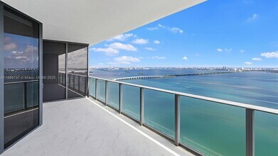 Building Photo - 700 NE 24th St