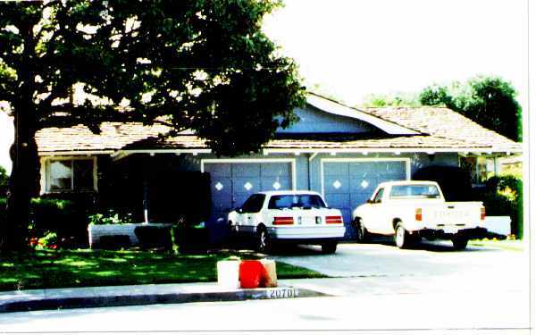 Building Photo - 2070-2072 Towne & Country Ln