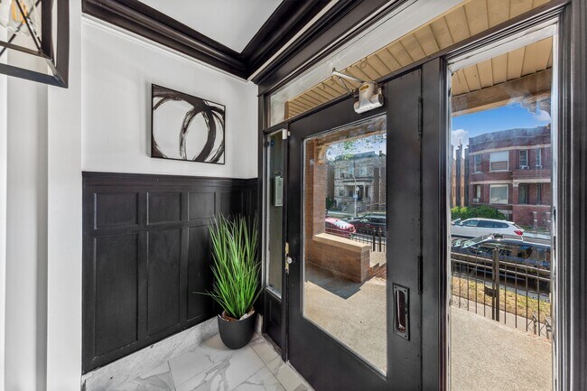 Foto del edificio - 6227 S Langley Ave