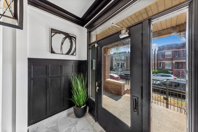 Building Photo - 6227 S Langley Ave