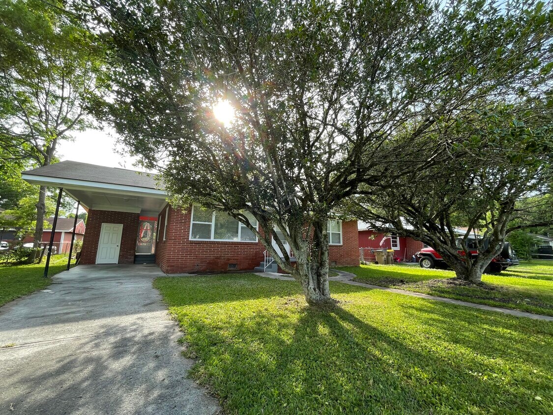 Primary Photo - 109 Falkirk St