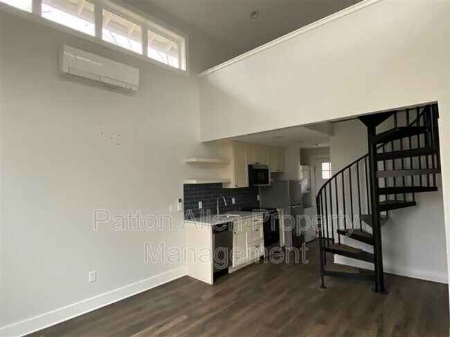 Building Photo - 10-10 Riverview Dr