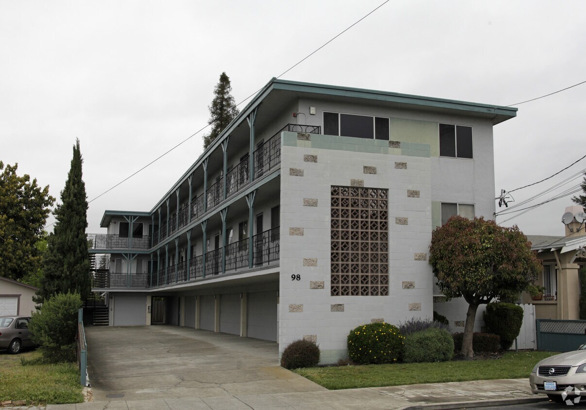 Primary Photo - 98 Dutton Ave