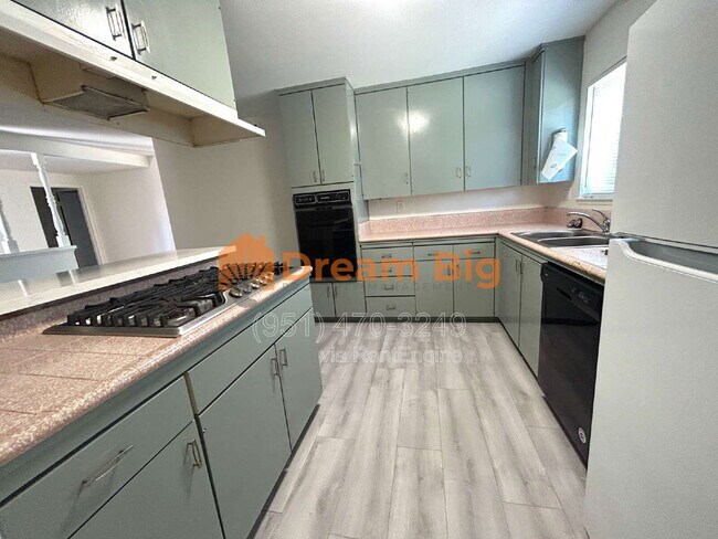 Foto del edificio - 3152 Newell Dr