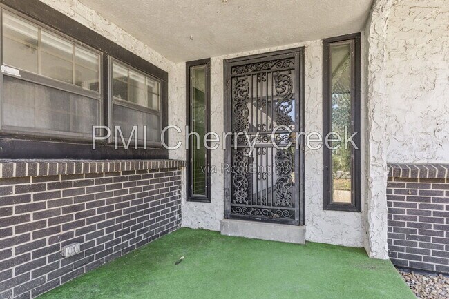 Building Photo - 207 S Ursula St